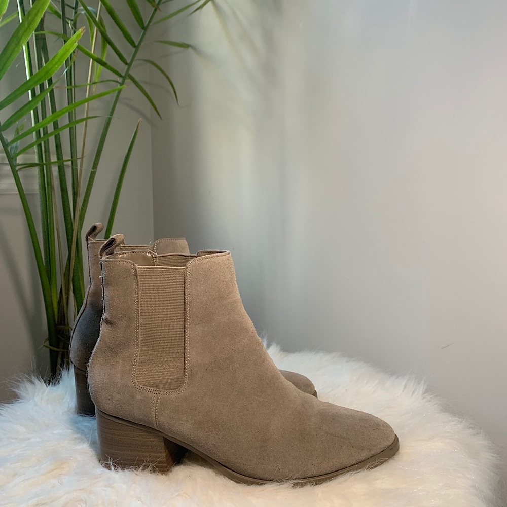 GAP Chelsea Boots